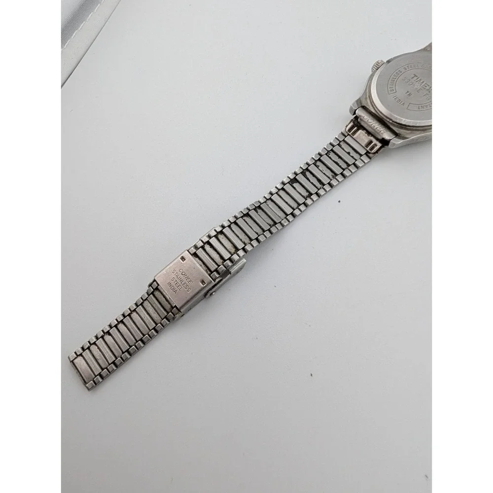 Timex‎ Watch Women 24mm Silver Case Easy Reader Adjustable Band- New Battery